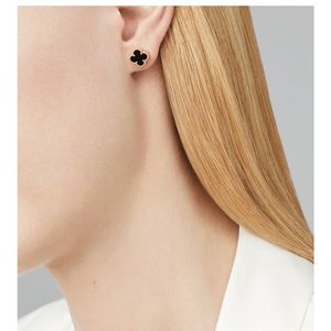 Van Cleef & Arpels Sweet Alhambra Onyx w/receipt from NY store; Great condition